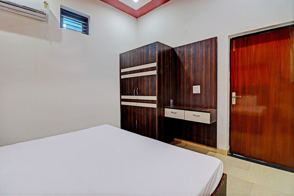 Hotel O Om Palace, Corporate Complex, Agra