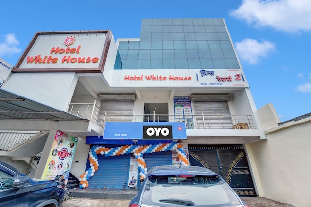 Hotel O White House