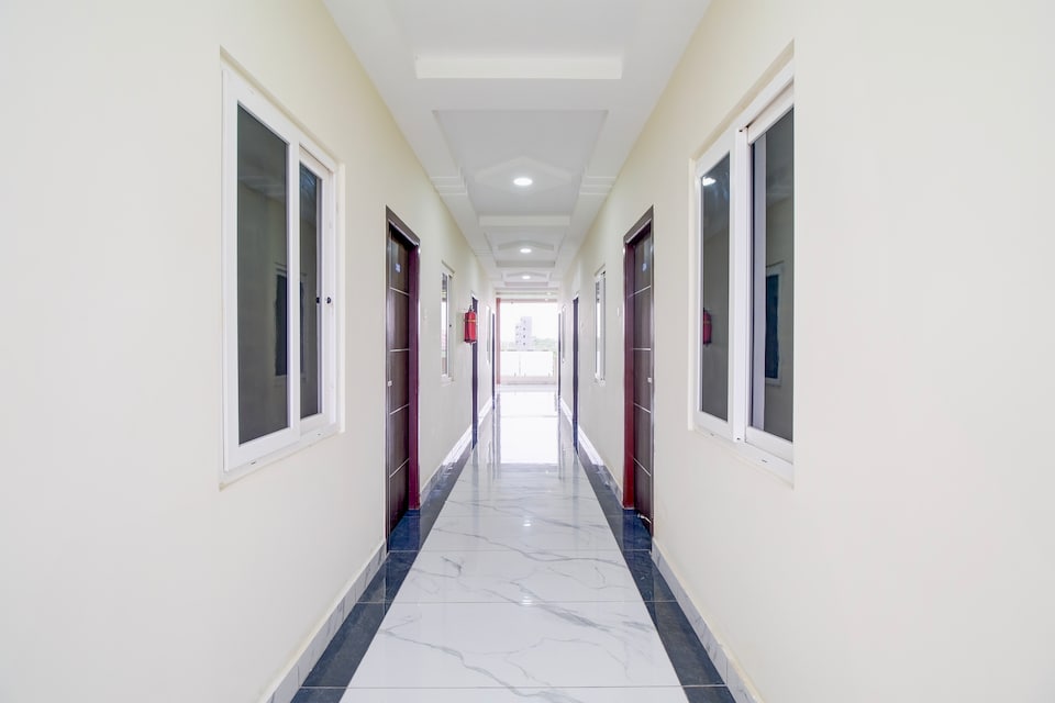 Super Hotel O Ramavarapadu Near PVR Icon, Mahanadu Extension VIjayawada, Vijayawada