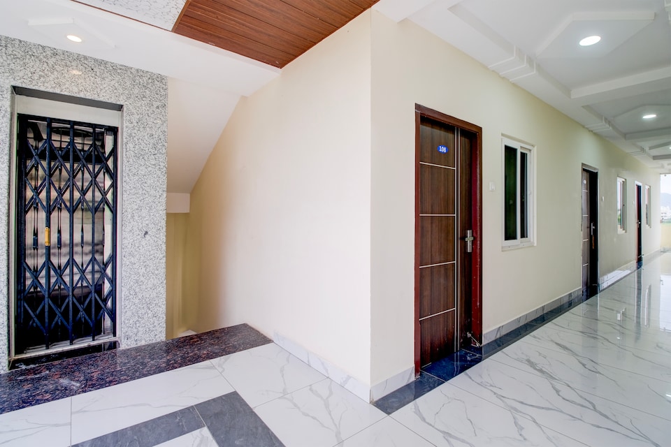 Super Hotel O Ramavarapadu Near PVR Icon, Mahanadu Extension VIjayawada, Vijayawada