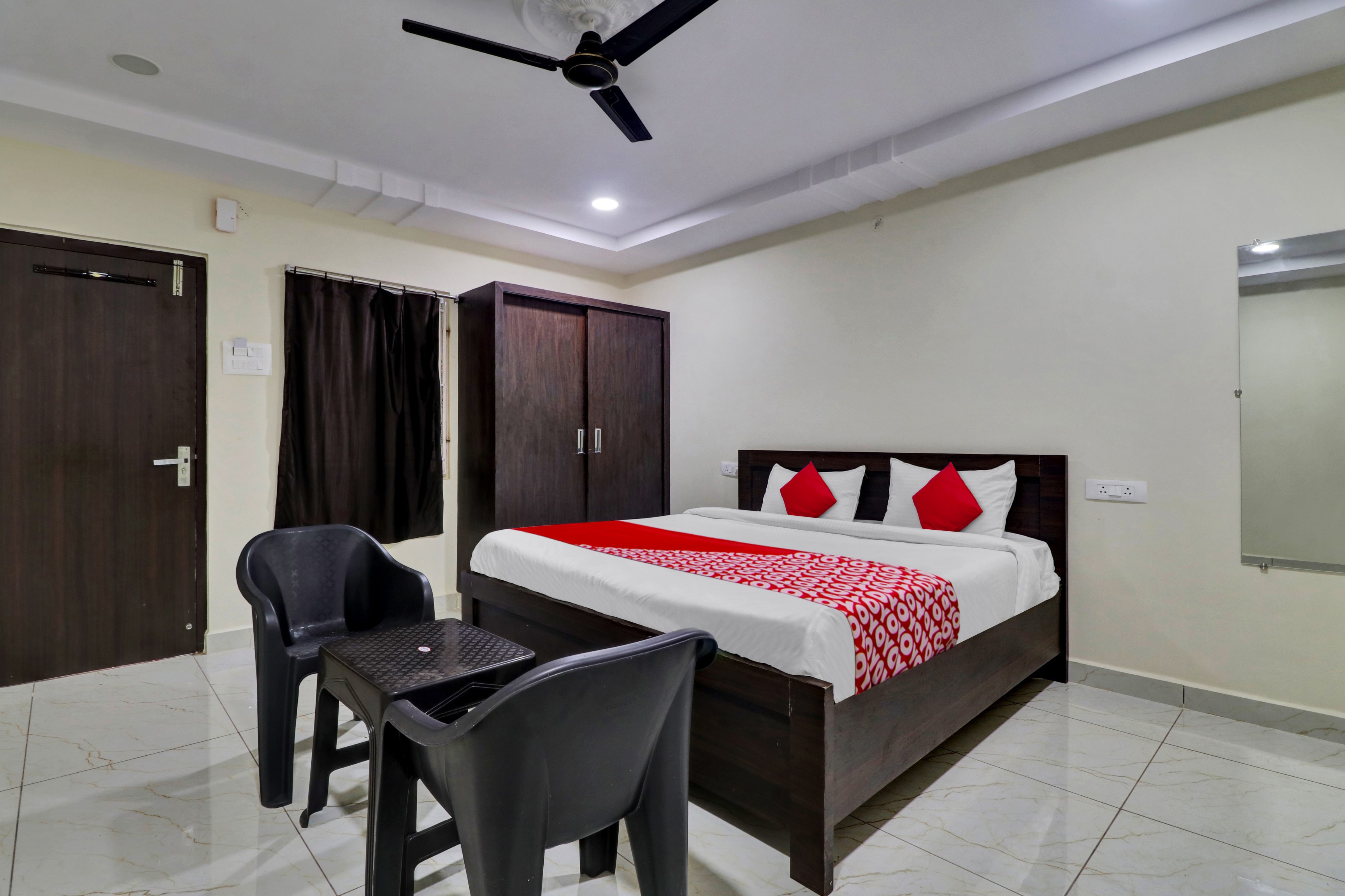 OYO Flagship Ak Pride, Flagship Vijayawada, Book ₹807 OYO