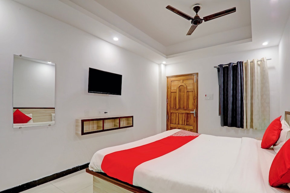 OYO Flagship Radhe Radhe Guest House, Golghar, Gorakhpur