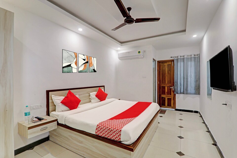 OYO Flagship Radhe Radhe Guest House, Golghar, Gorakhpur