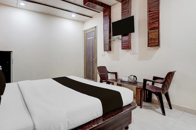 Super Hotel O Zirakpur City Court Complex Formerly The Platinum