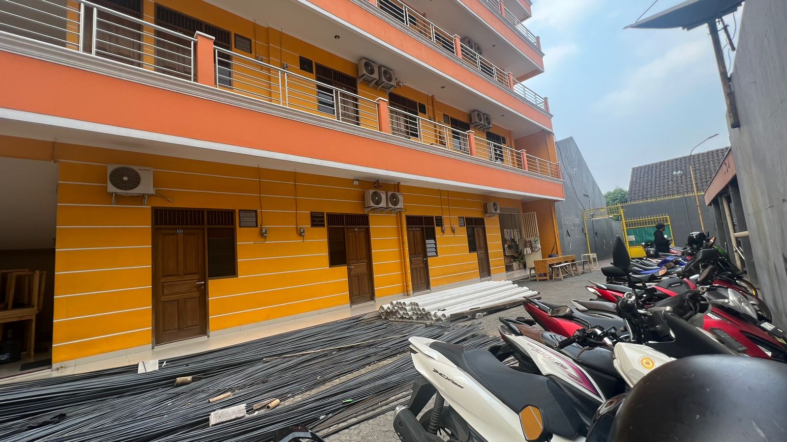 Emo kok sochli jinsiy aloqa video