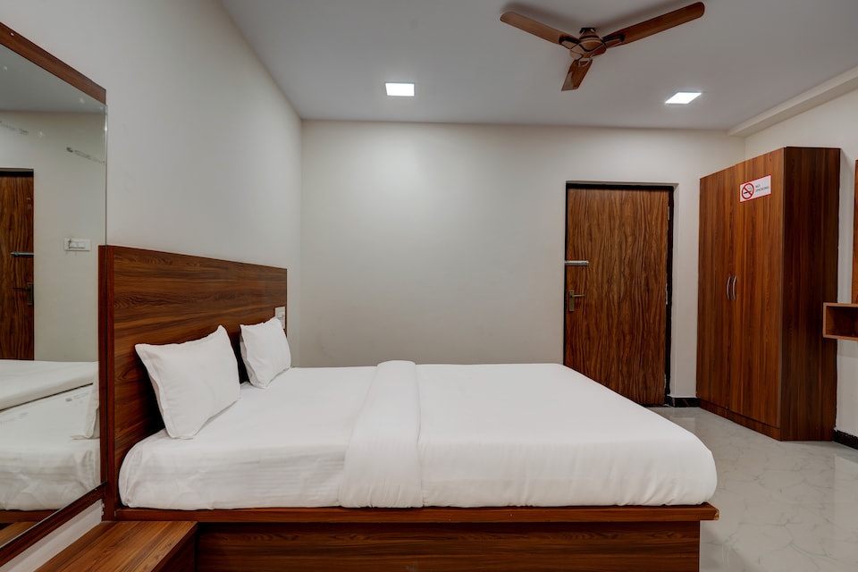 OYO Vaibhav Lakshmi Bording & Lodging , Tumkur Bangalore, Bangalore