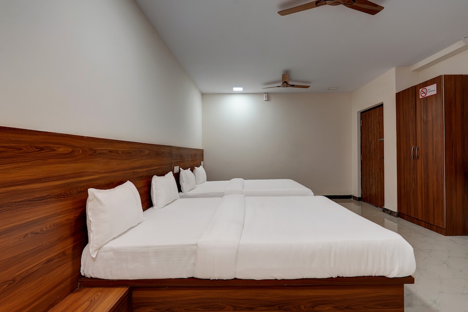 OYO Vaibhav Lakshmi Bording & Lodging , Tumkur Bangalore, Bangalore