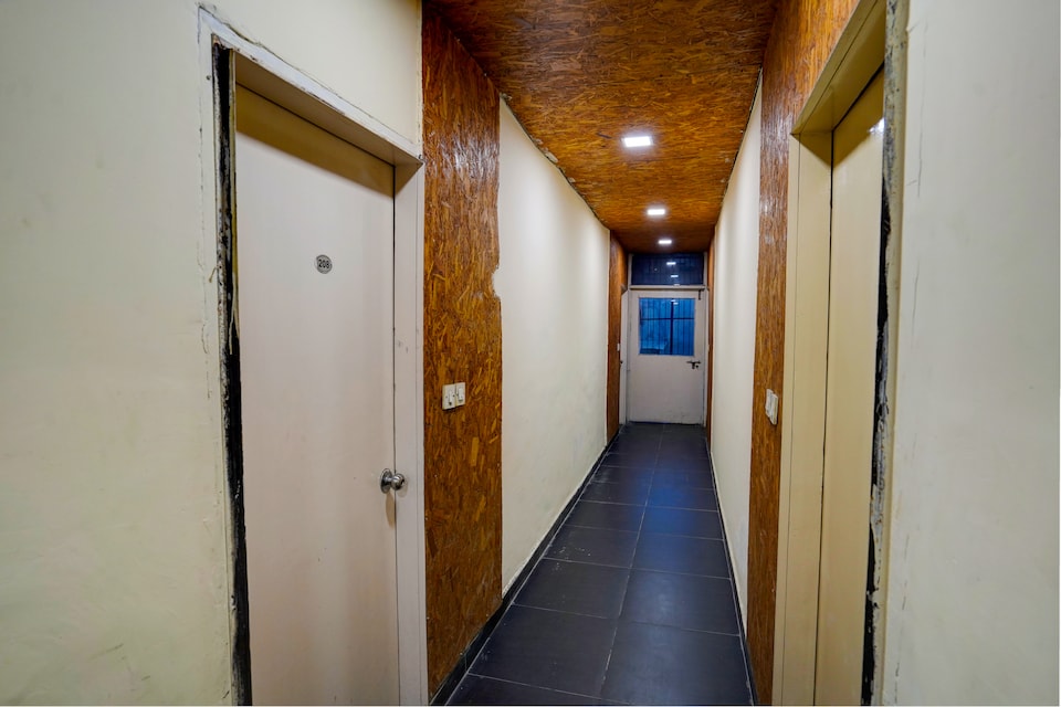 Hotel O LUXURY RETREAT , Noida City, Noida