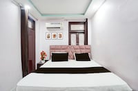 SPOT ON New Shukla Hotel