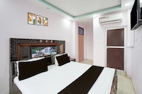 SPOT ON New Shukla Hotel