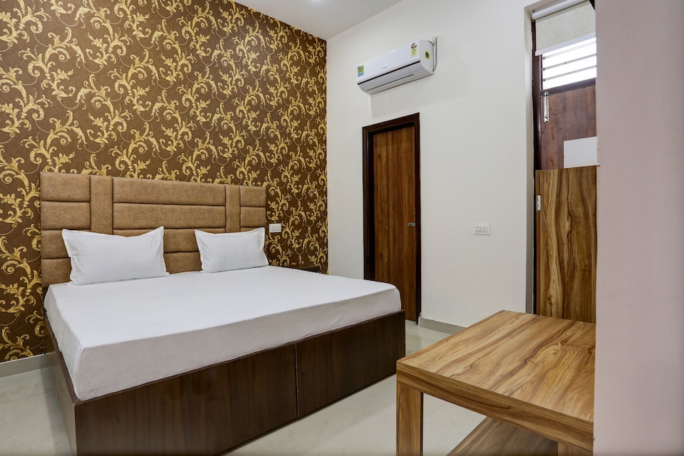 OYO Jihaan Residency , Pakhowal Road Ludhiana, Ludhiana