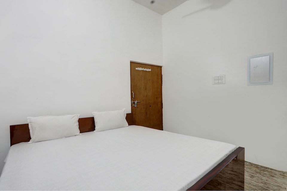 OYO Hotel Trip Inn, Bulandshahr, Bulandshahr