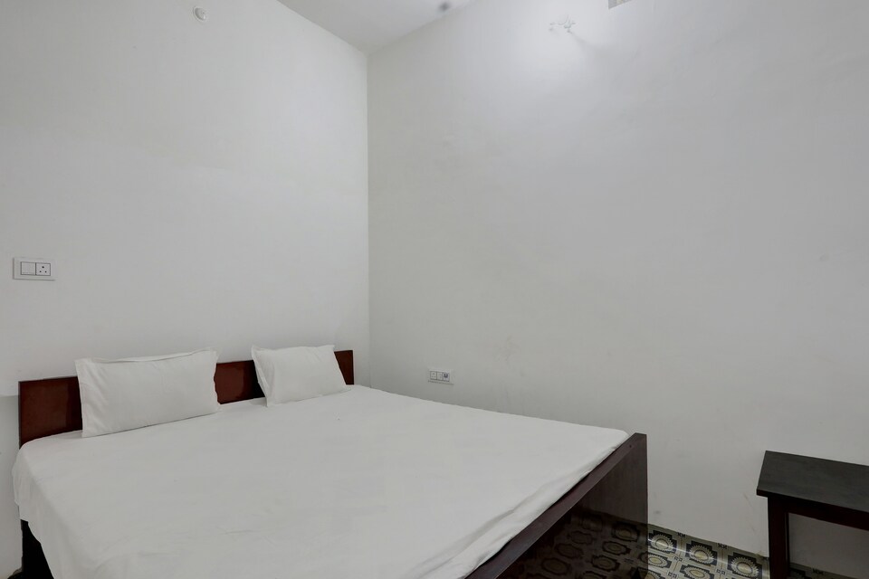 OYO Hotel Trip Inn, Bulandshahr, Bulandshahr