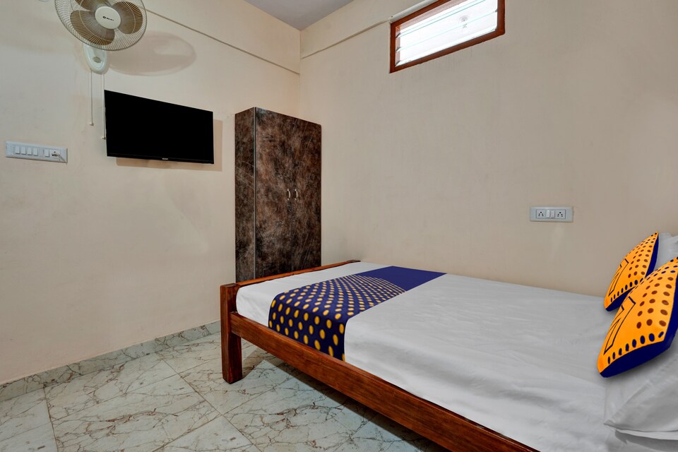 SPOT ON Chaluva Boarding& Lodging, Nagarbhavi Bangalore, Bangalore