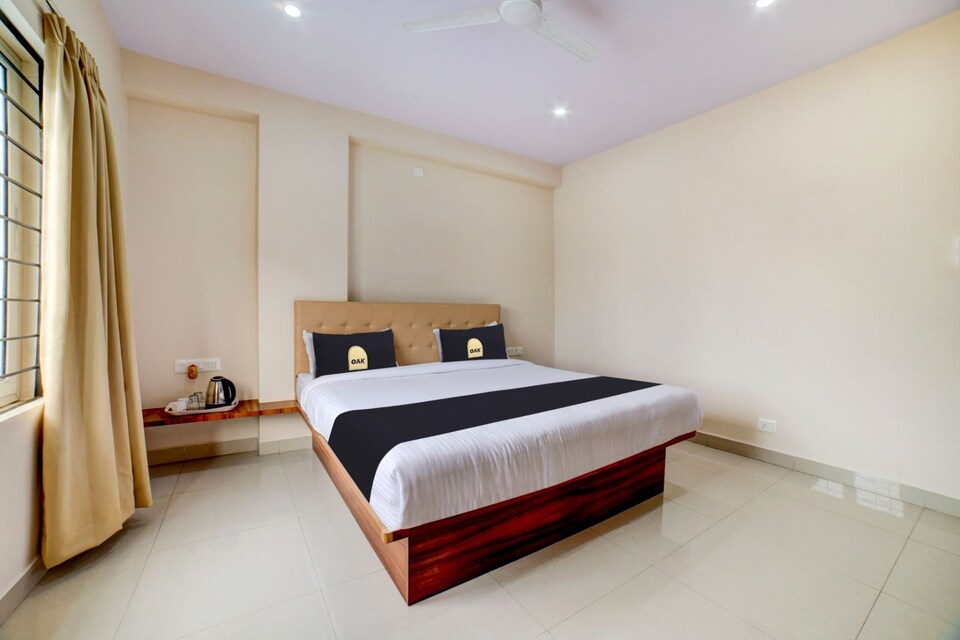 POP 81776J Hotel Dev Inn, Vaishali Kaushambi Metro, Ghaziabad