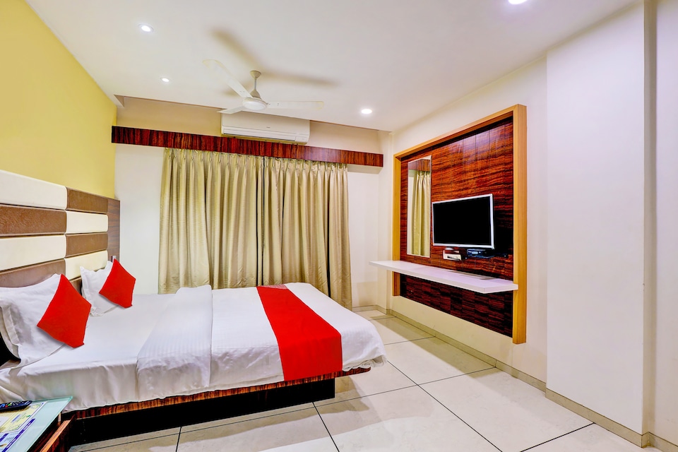 OYO Flagship Hotel Sweet Dream, Alkapuri Vadodara, Vadodara