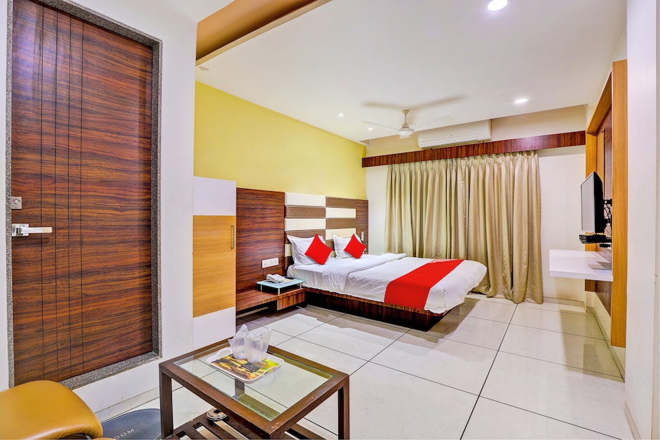 OYO Flagship Hotel Sweet Dream, Alkapuri Vadodara, Vadodara
