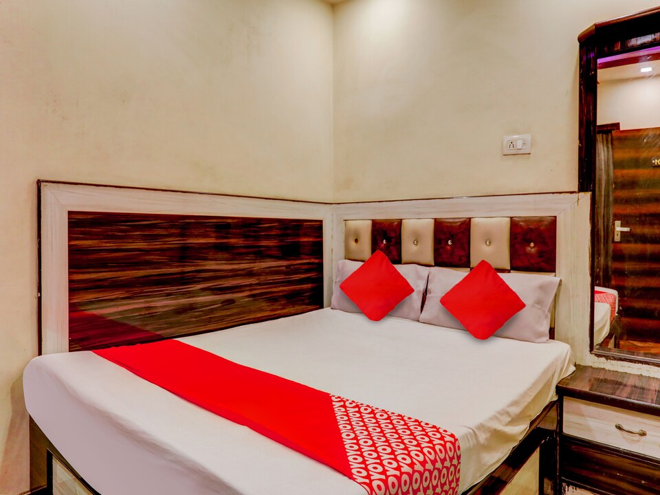 OYO Flagship Hotel Hansa , Kanpur Railway Station, Kanpur