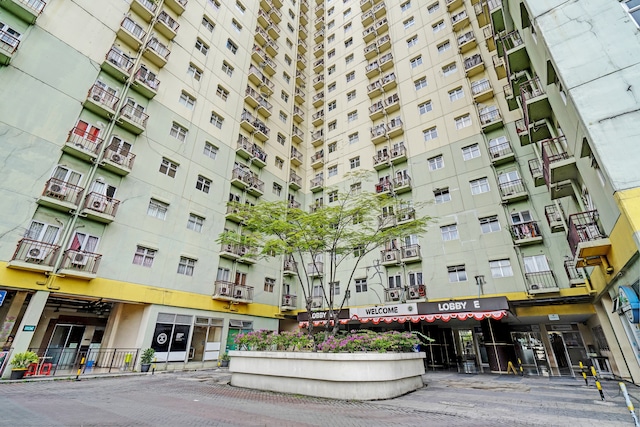 Collection O 93070 Apartemen The Suite Metro By Sultan Property Ii