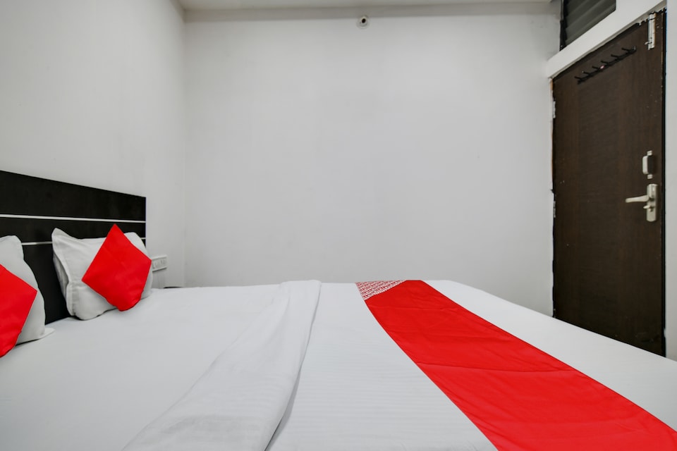 Hotel O Green Park , Bhawarkua Indore, Indore