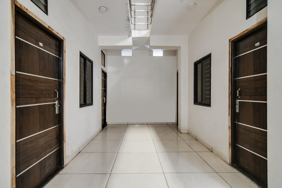 Hotel O Green Park , Bhawarkua Indore, Indore