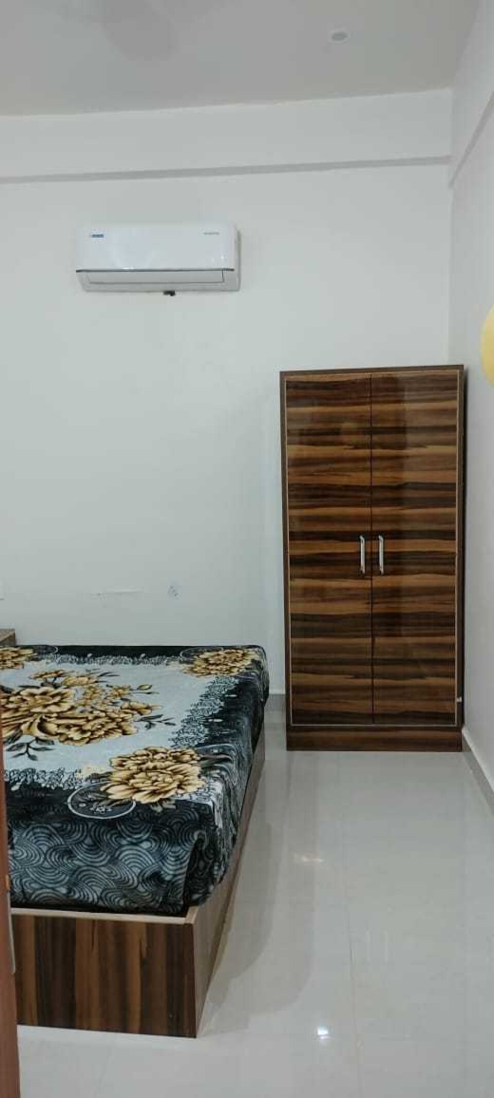 POP 81790E S R Guest House & Hotel, Fatehabad Road, Agra