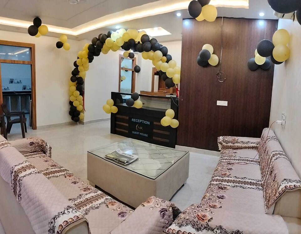 POP 81790E S R Guest House & Hotel, Fatehabad Road, Agra