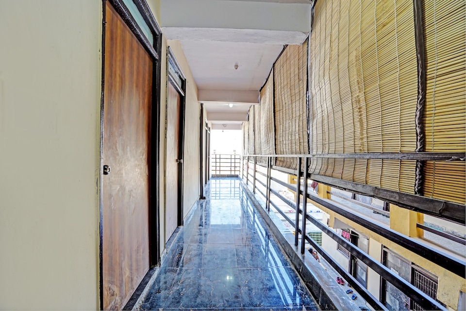 Hotel O Royal, Noida City, Noida