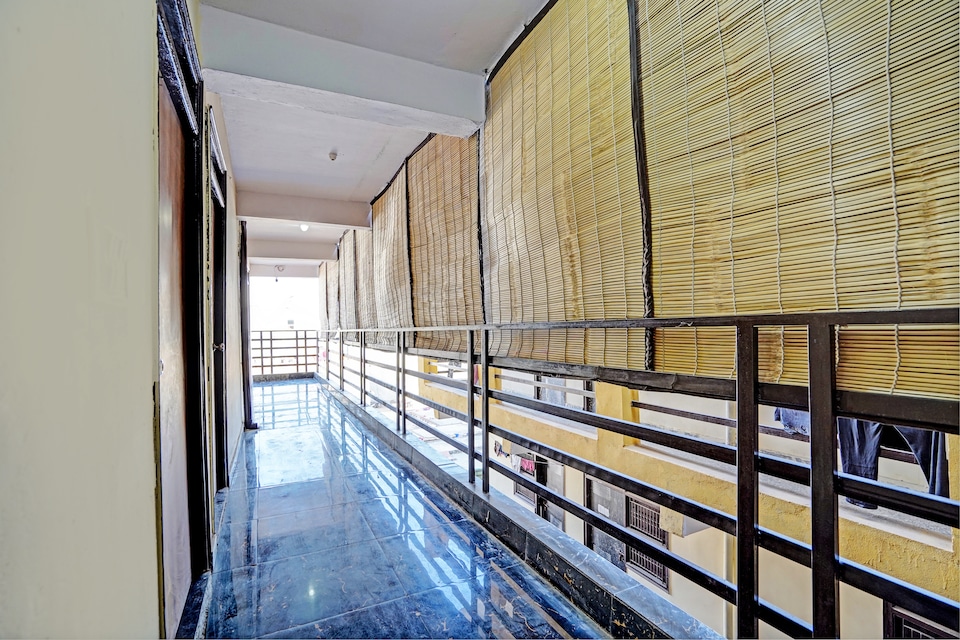 Hotel O Royal, Noida City, Noida