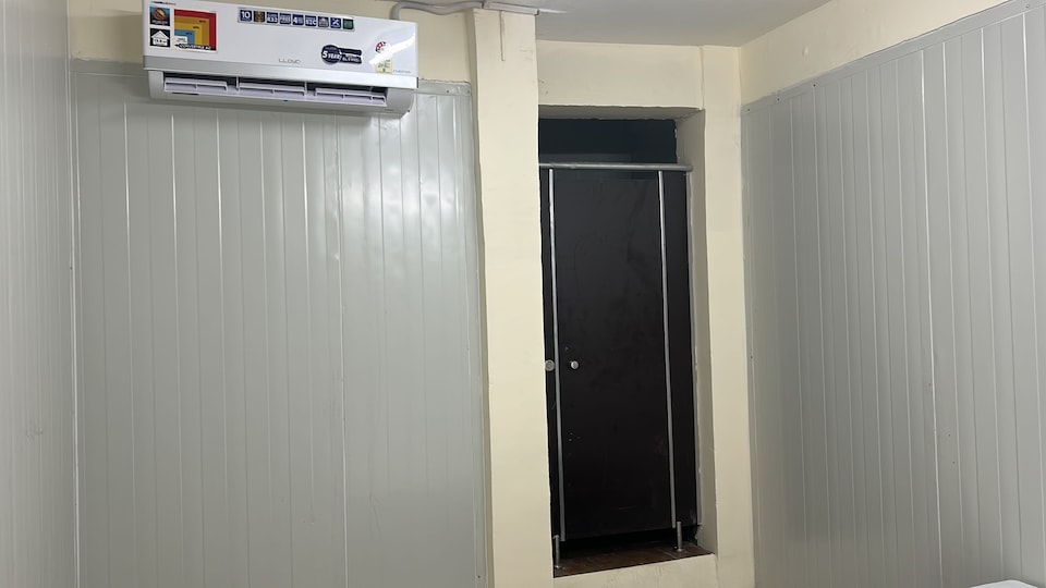 POP HOME 81793C Guru Ji Sweet Home Dormitory , Kashmere Gate Delhi, Delhi