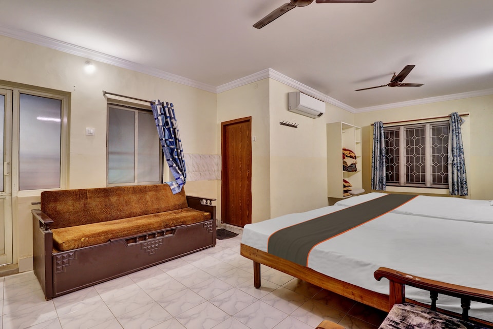 Collection O Sri Shanthi Residency , Tiruchanur Road Tirupati, Tirupati