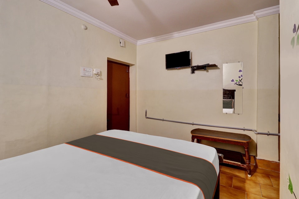 Collection O Sri Shanthi Residency , Tiruchanur Road Tirupati, Tirupati