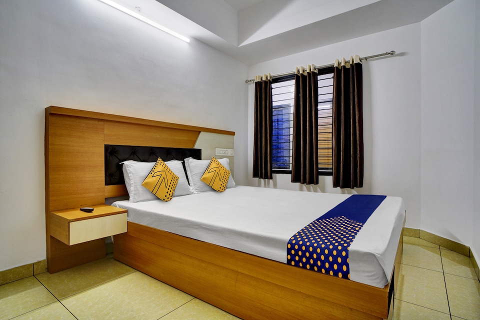 SPOT ON Sara's Loadge , Kakkanad Kochi, Kochi