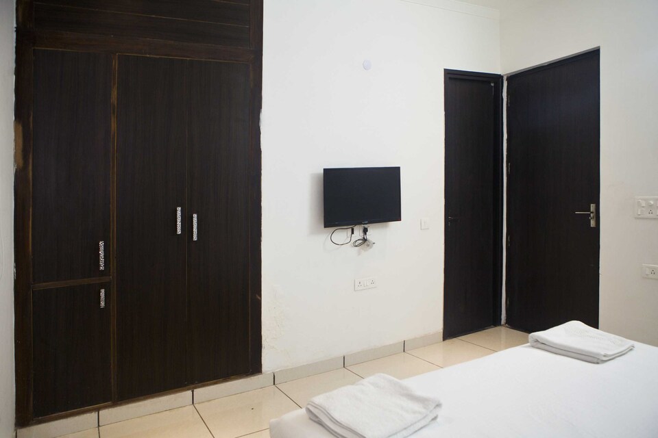 OYO Apartments 050 Cyber Park, Medanta, Gurgaon