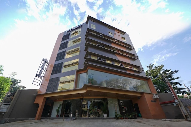 OYO 1016 Fb Dormitel Suites