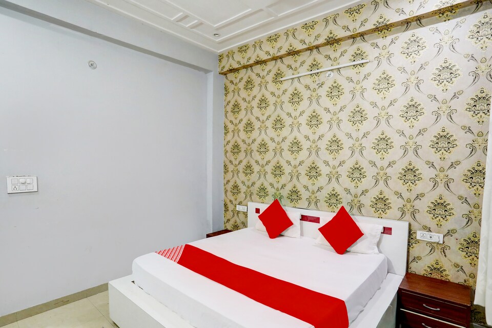 OYO Flagship Utkarsh Glaxy, Gomti Nagar Lucknow, Lucknow