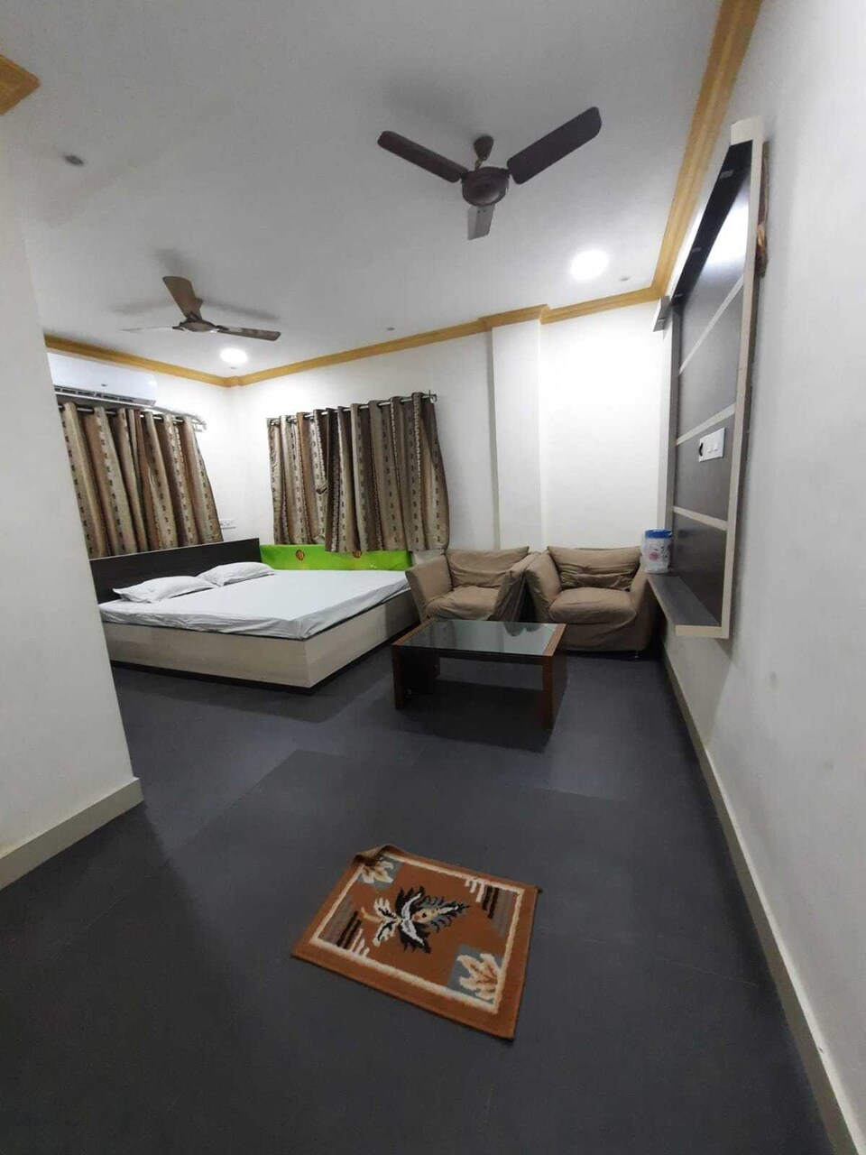 POP 81817K Singh Guest House, Gariahat Kolkata, Kolkata