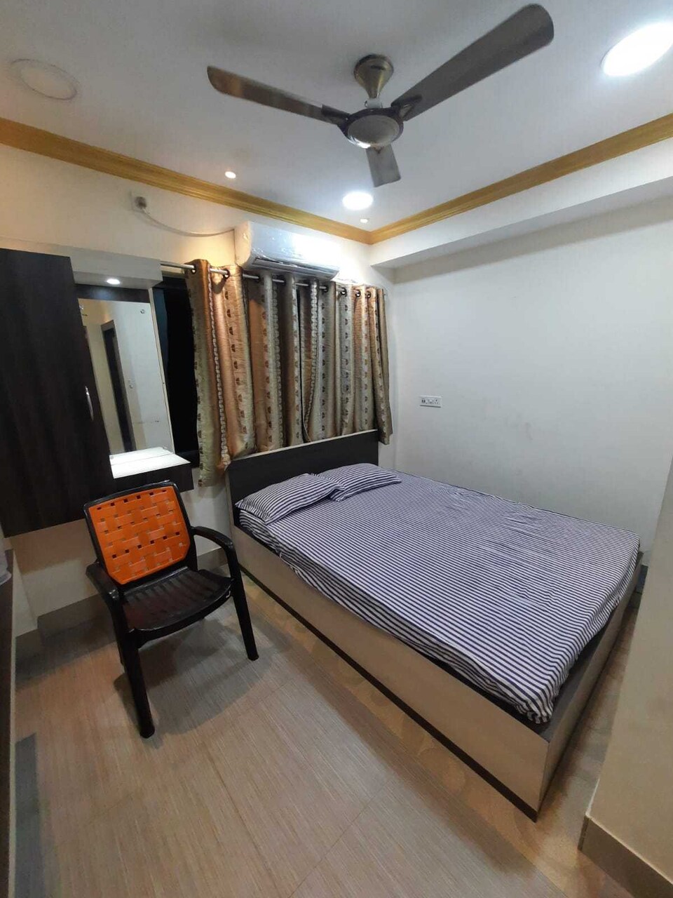 POP 81817K Singh Guest House, Gariahat Kolkata, Kolkata