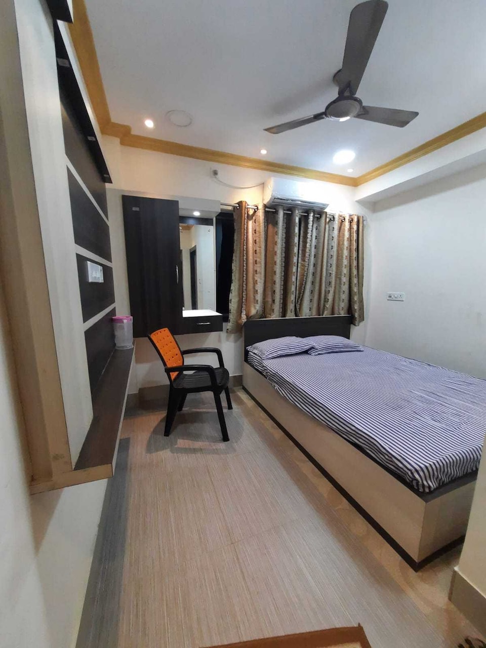 POP 81817K Singh Guest House, Gariahat Kolkata, Kolkata