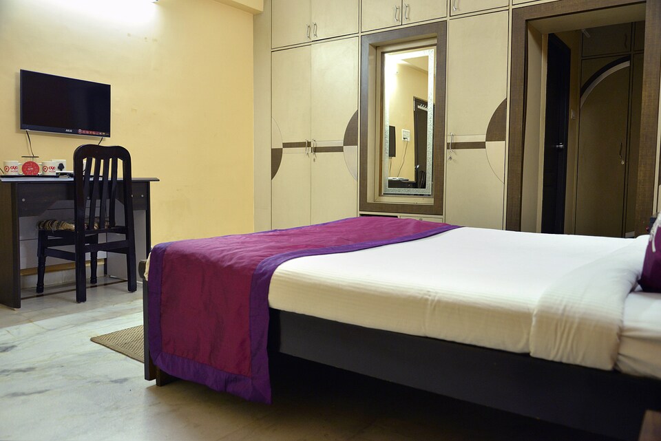 OYO 1737 Apartment Hotel SunShine Hospitality, Begumpet, Hyderabad