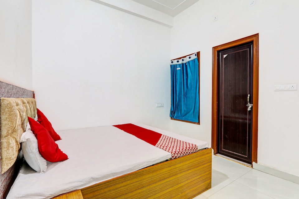 Flagship Lora Palace, Golghar, Gorakhpur