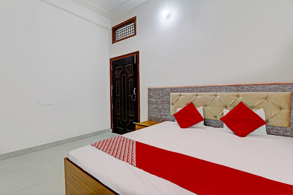 Flagship Lora Palace, Golghar, Gorakhpur