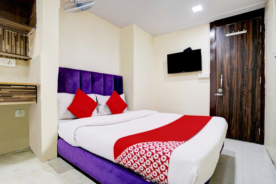 OYO Flagship Hotel Lokhandwala Residency, Andheri West, Mumbai