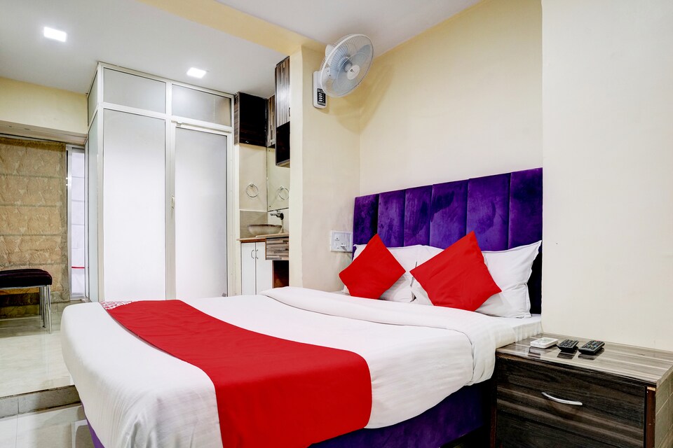 OYO Flagship Hotel Lokhandwala Residency, Andheri West, Mumbai