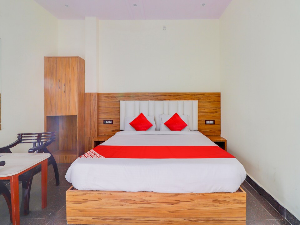 OYO Flagship Hotel Madhav Palace , Mathura Station, Mathura