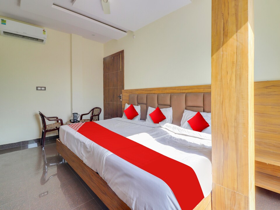 OYO Flagship Hotel Madhav Palace , Mathura Station, Mathura