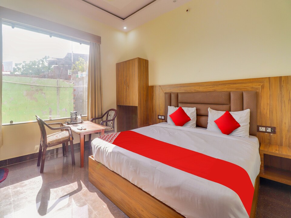 OYO Flagship Hotel Madhav Palace , Mathura Station, Mathura