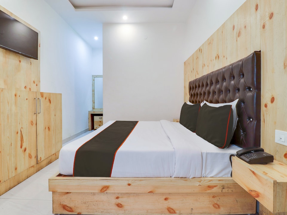 Collection O Hotel Relax Inn, Mall Road Mussoorie, Mussoorie