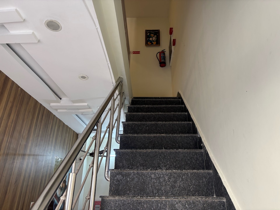  HOTEL O THE RED HUT, Railway Station Chandigarh, Chandigarh