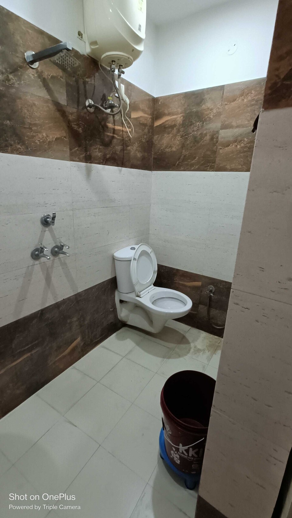 POP 81829A Hotel The Red Hut, Railway Station Chandigarh, Chandigarh